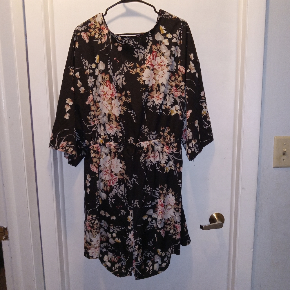 OPEN BACK ROMPER SHORTS LIKE NEW